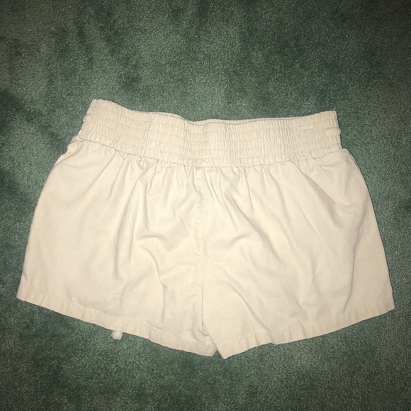 Tan shorts - Picture 2 of 2